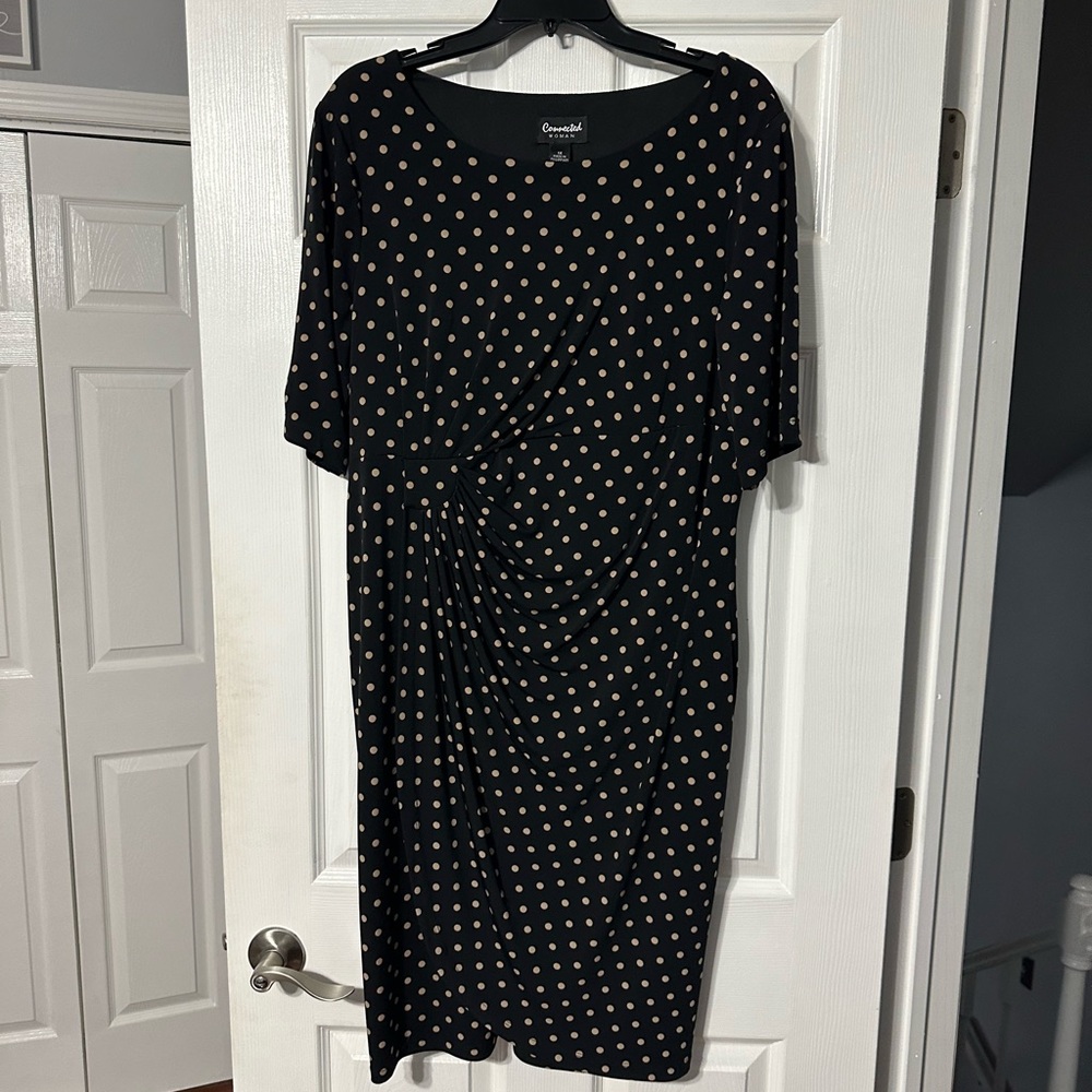 Connected Woman Polka Dot Ruched Side Midi Dress